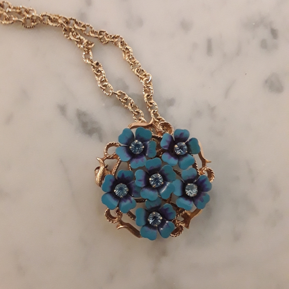 Avon Elegant Floral Pendant Necklace/Brooch